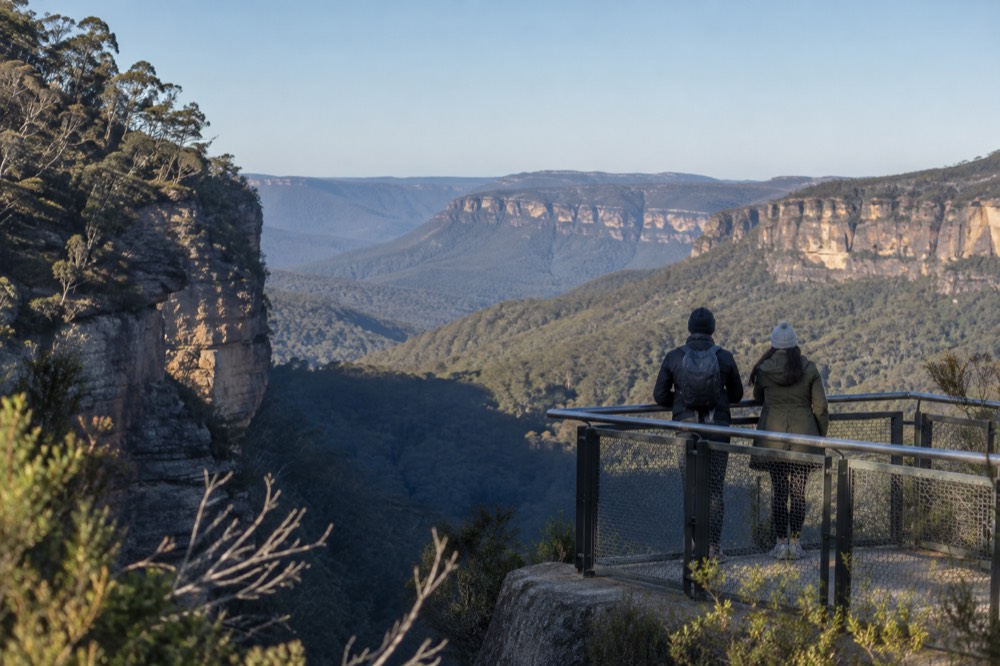 Sandstone cliffs and forested valley at Katoomba under a clear sky